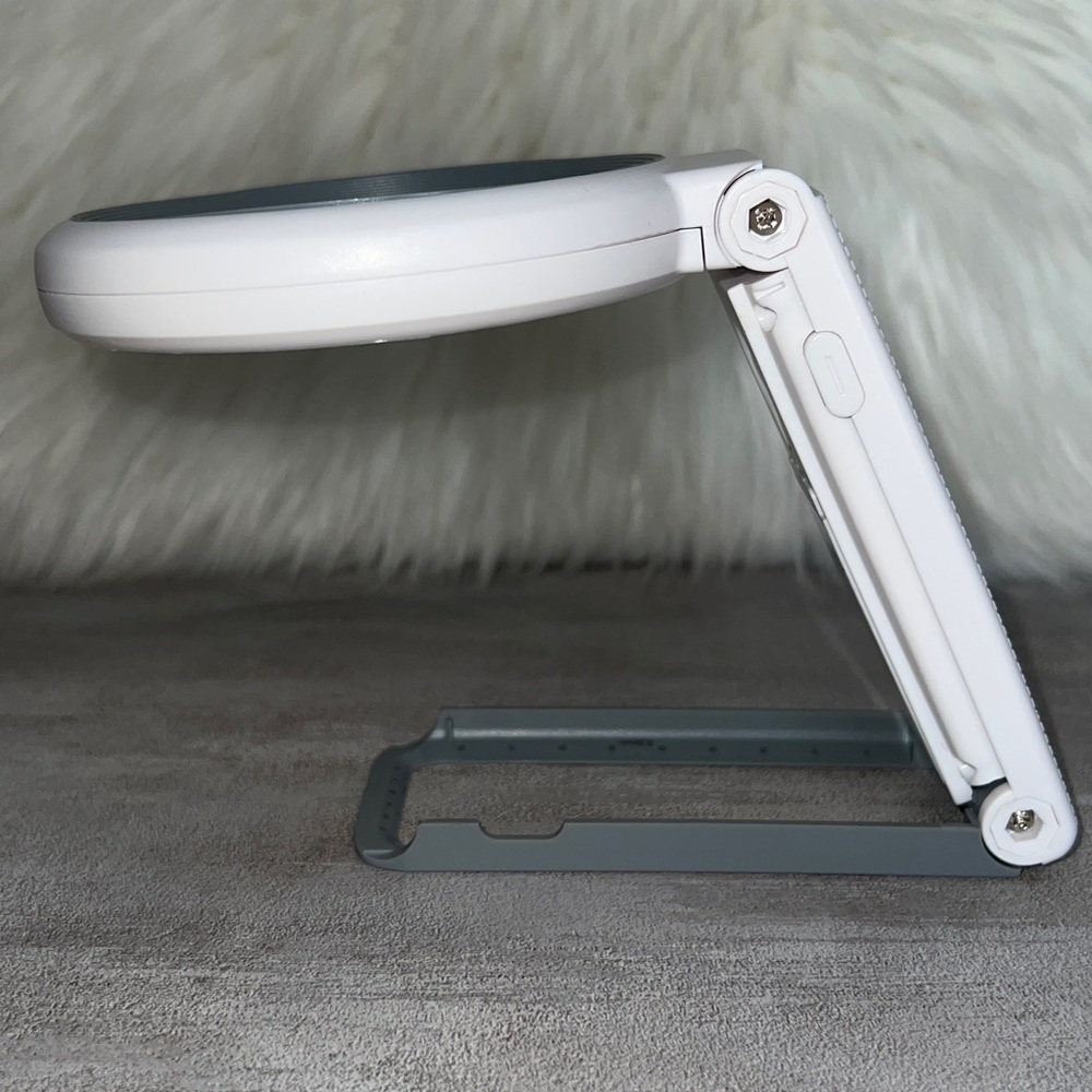 KIBTOY 18 LED Magnifier - Picture 3 of 7